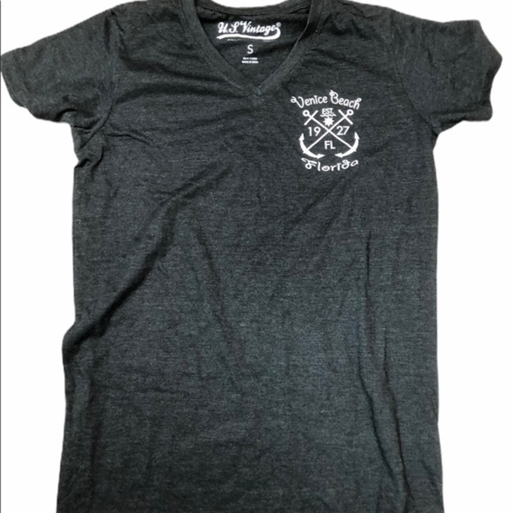 💥💥 SALE! 5 / $25 💥💥 U.S. Vintage NWT gray T-shirt